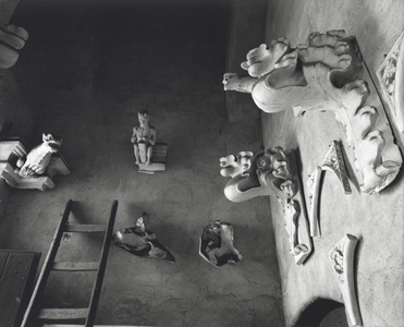 360033 Afbeelding van waterspuwers en ornamenten van de Domkerk (Domplein) te Utrecht.